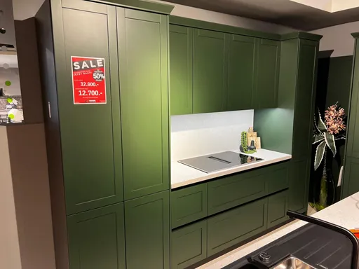 Contur moderne Landhausküche Waldgrün